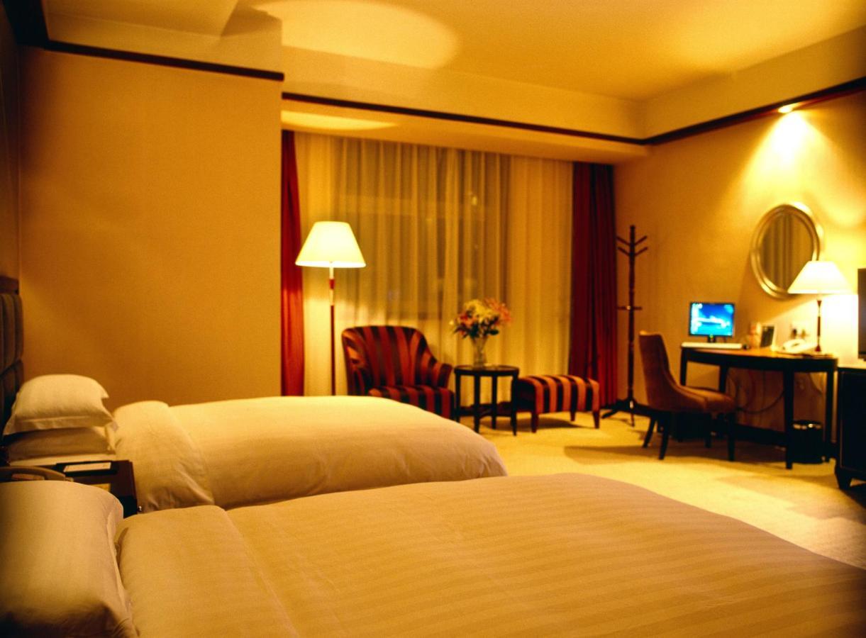 Royal International Hotel Urumqi Room photo