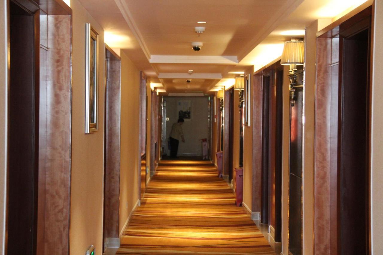 Royal International Hotel Urumqi Exterior photo