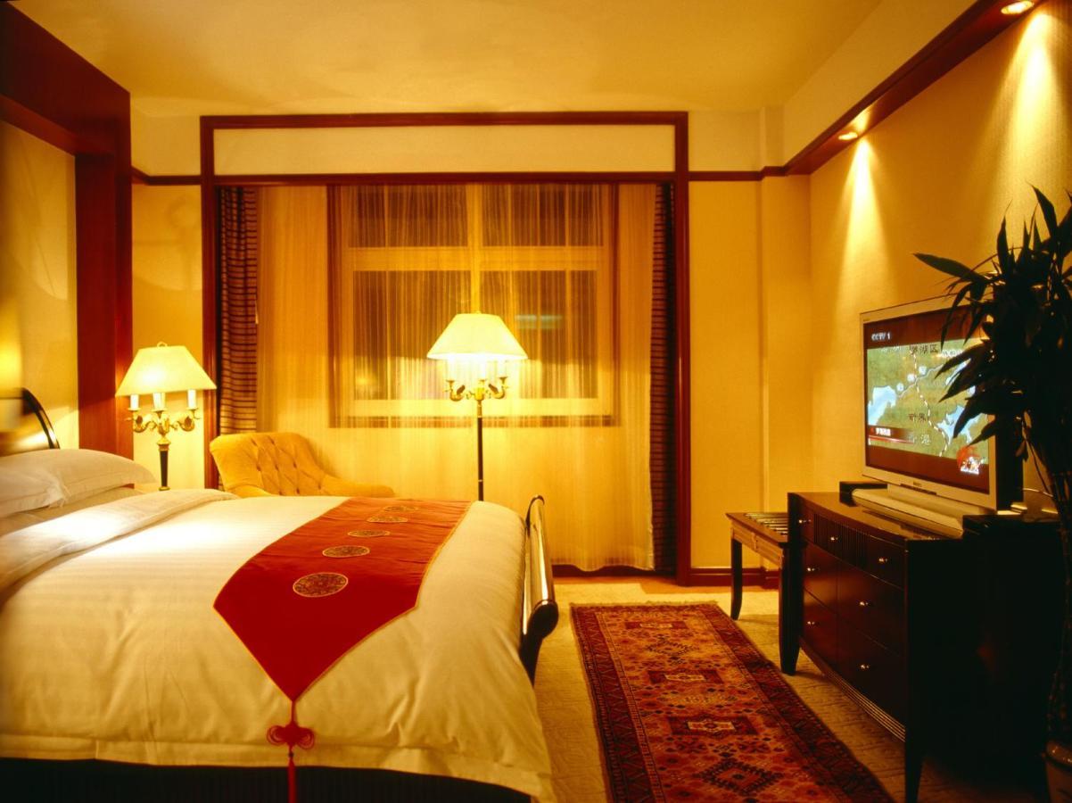 Royal International Hotel Urumqi Room photo